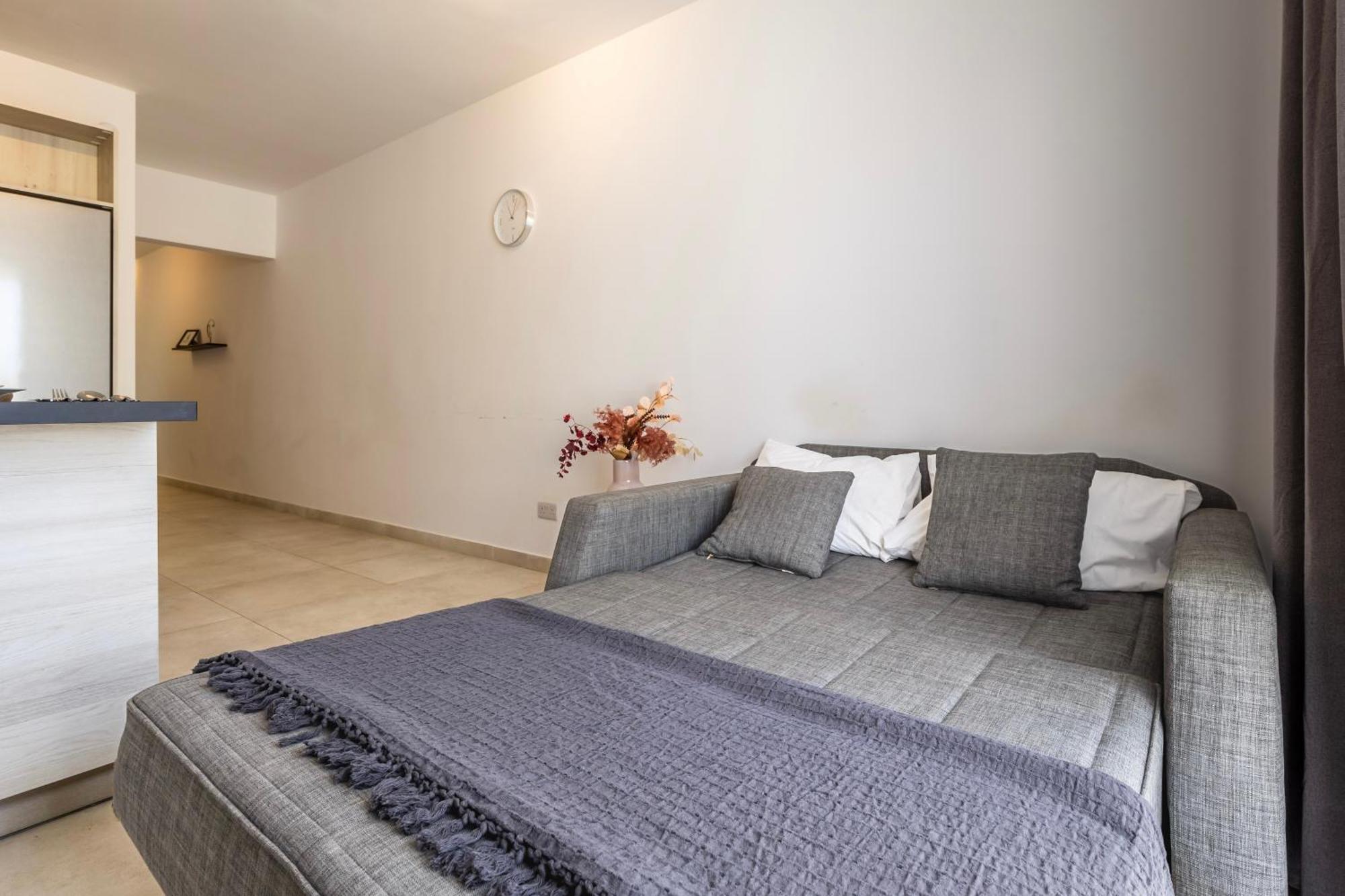Dorris'S Apartment 5 Min Walk From St Julians San Gwann Exterior photo
